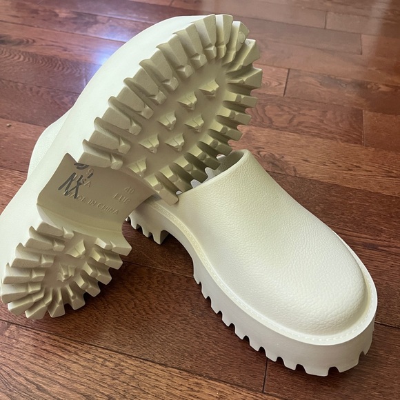 NWOT Jeffery Campbell Free People Bae Ivory Foam Platform Mules size 9 - Picture 3 of 3